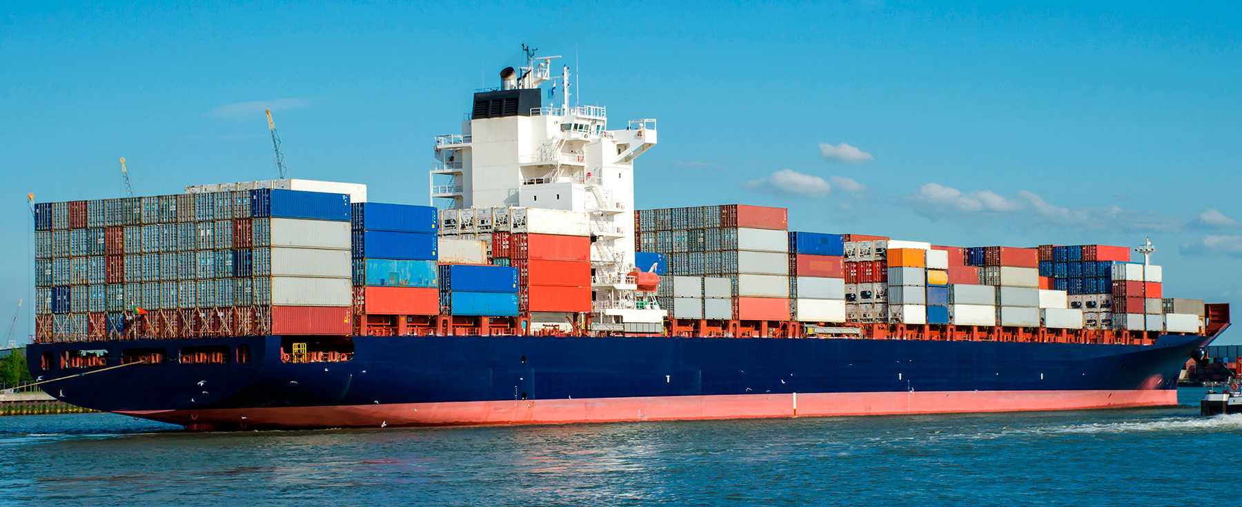 Die Seeschifffahrt ist das wichtigste Verkehrsmittel für Gütertransporte (Foto: Shutterstock).